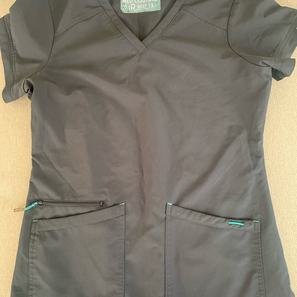 Med couture air scrubs. Size S. Gray